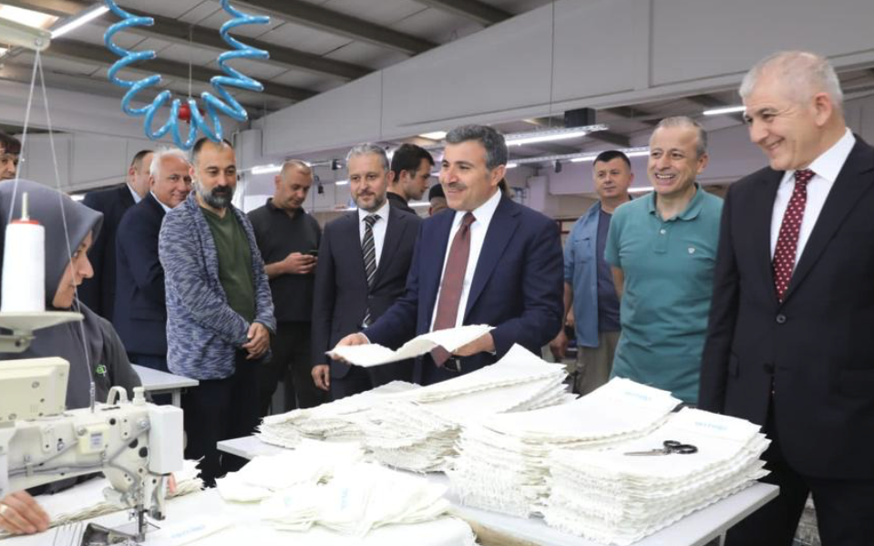 Düzce Valisi Cevdet Atay ve beraberindeki heyet Ermop Fabrikasını ziyaret etti.